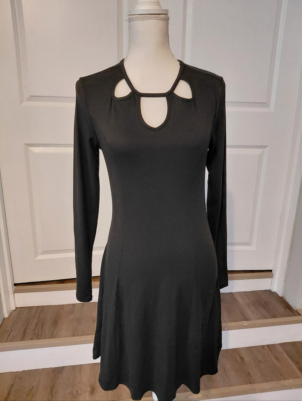 Mudd Long-Sleeve Black Cutout Neckline Midi Comfortable Swing Dress Sz M NWT